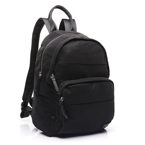 mochila trendy hirundo de la marca abaccino en negro con tres espacios de almacenamiento, sencilla con diseño moderno