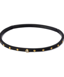 pulsera fina en color negro con detalles dorados de la marca anartxy
